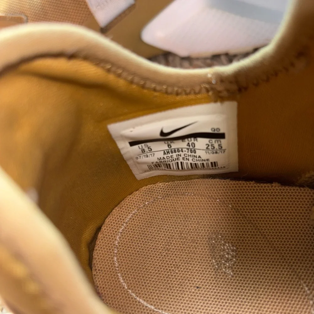 Nike Air Beige Athletic Shoes size 8.5 - Picture 8 of 9